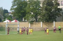 Kielce. Ksiądz nie poświęcił szatni, młodzi piłkarze nie mogą z niej skorzystać.