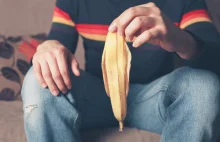Lekarze apelują do mężczyzn o nieużywanie skorki od banana do masturbacji