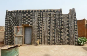 W pewnej afrykańskiej wiosce każdy dom wygląda jak dzieło sztuki...
