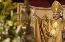 Dlaczego Benedykt XVI zachowuje imię, tytuł Jego Świątobliwości i białą sutannę?