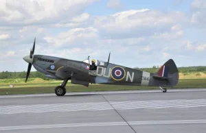 Spitfire wylądował w Dęblinie.