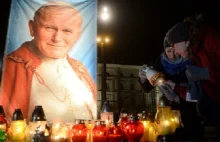 Biedroń nie chciał, by Słupsk czcił 10. rocznicę śmierci Jana Pawła II....