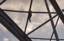 Irański "Spider Man" nie przeżył upadku z konstrukcji mostu