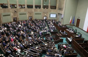 Sejm uchwalił ustawę, która wprowadza m.in. opłatę emisyjną