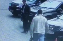 Wideo pokazujące morderstwo b. deputowanego Dumy Denisa Woronienkowa w Kijowie