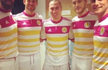 Nowe stroje Szkockiej kadry piłki nożnej w różu, białym i żółtym