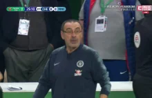 Bramkarz Chelsea odmawia zejścia z boiska w finale Pucharu Ligi Angielskiej