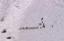 35 narciarzy porwanych przez lawinę!