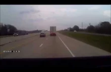 Kierowca SUVa próbuje popełnić samobójstwo na autostradzie?