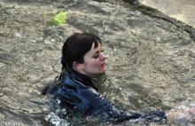 Policjanci wyłowili tonącą kobietę z Odry