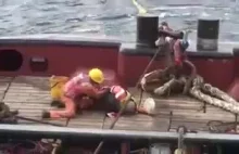 Wypadek na statku przy przecinaniu naprężonej liny