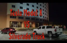Tesla model X odholowuje 2.5t pickupa blokującego ładowarkę