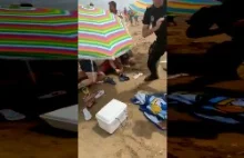 Policjant dźgnięty nożem na plaży w Hiszpanii
