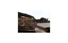 Bolid F1 z perspektywy kierowcy na kultowym torze Spa - Francorchamps.