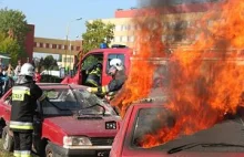 Jak ugasić pożar w samochodzie? Jak prawidłowo użyć gaśnicy samochodowej?