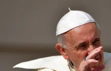 Papież: Uchodźcy są gwałceni i maltretowani