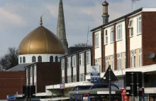 Samochód wjechał w dwóch mężczyzn przed meczetem w Birmingham! Sprawca uciekł