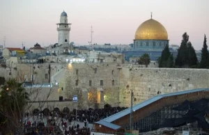czterej Izraelczycy aresztowani za niszczenie chrześcijańskich grobów