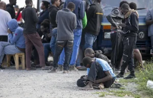 Francja. Ostre starcia migrantów z policją w Calais