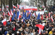 Manifestacja Komitetu Obrony Demokracji. "Stop psuciu demokracji"