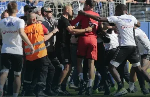 Piłkarze Lyonu zaatakowani przez kiboli Bastii (wideo)
