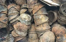 Ogromny depozyt niemieckich hełmów z okresu II WŚ odkryty w Kurlandii
