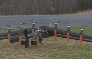 Wideo: 10-silnikowy dron błyskawicznie zmieniający się z samolotu w helikopter