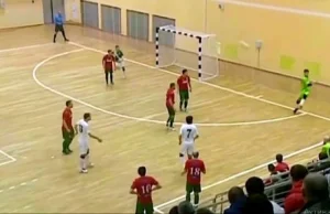 Ladny gol bramkarza w futsalu - Wideo