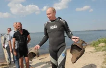 Sukces Putina: Na głębokości 2m "nagle" znalazł dwie starożytne amfory z V w.