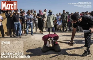 Zdjęcie roku? Syryjski islamista obcina głowę zwolennikowi Assada