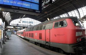 Hamburg: Mężczyzna próbował zadźgać nożem pasażerów pociągu (24.07.2016)