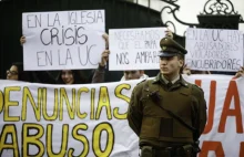 Chile: 32 biskupów rezygnuje po skandalu pedofilskim. Policja w kościołach.