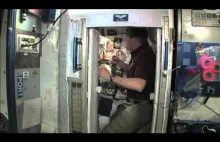 Jak się śpi w kosmosie? Amerykańska sypialnia na ISS.