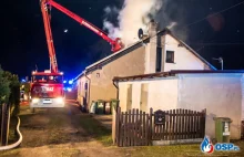 Pożar domu w Zawadzkiem. Mieszkaniec przybiegł zgłosić pożar do remizy!