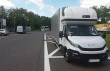 Ten 3,5-tonowy bus ma 485 kg ładowności. Tyle samo ma... Ford Fiesta Van