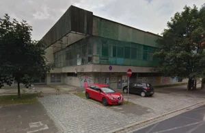 Wrocław. Ruszyła rozbiórka budynku giełdy komputerowej