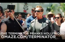 Arnold Schwarzenegger jako terminator wkręca ludzi