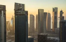 W Katarze klimatyzacja działa już na zewnątrz. Z powodu nieznośnego upału