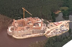 Raport o oddziaływaniu na środowisko dotyczący budowy zamku w Puszczy Noteckiej.