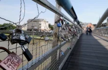 Ekskochankowie rozwalają most w Krakowie