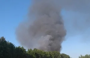 Pożar w składowisku odpadów w Łódzkiem. 31 zastępy strażaków w akcji
