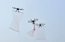 W Chinach władze wysyłają drony które wyszukują ludzi bez masek...