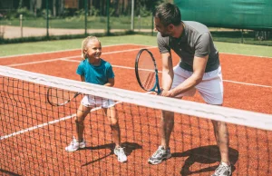 Ogólnodostępne lekcje tenisa w szkole? To możliwe