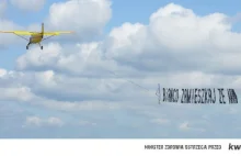 Dziś nad Warszawą leciał samolot z romantycznym transparentem. Bianco say...
