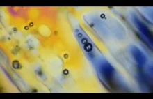 Topnienie lodu pod mikroskopem w świetle spolaryzowanym