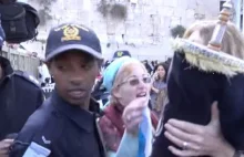 Żydzi aresztują feministki przy Ścianie Płaczu w Jerozolimie