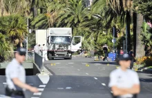 Francja: Oskarżają rząd i prezydenta o kłamstwa ws. zamachu w Nicei