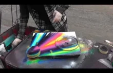 Nowo Yorski Artysta uliczny malujący farbą w spraju