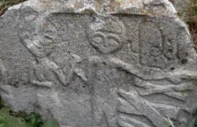 Starożytne petroglify przedstawiające kosmitów