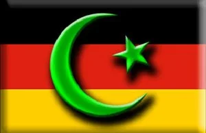 Niemcy: Świńska krew na placu budowy meczetu
